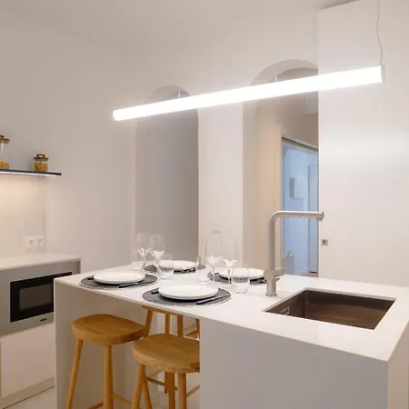 Charming 1-bedroom In The Heart Of Graca | By Airnest * ליסבון