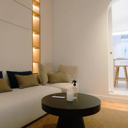 Charming 1-bedroom In The Heart Of Graca | By Airnest * ליסבון