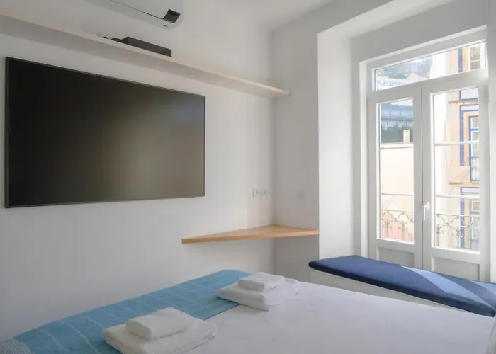 Charming 1-bedroom In The Heart Of Graca | By Airnest شقة Lisboa